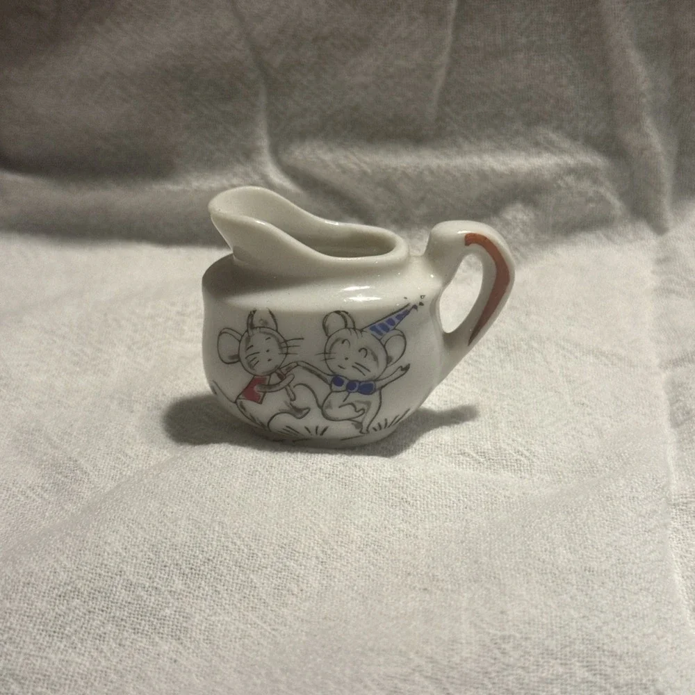 Child's‎ Tea set Dancing Mice Motif (vintage) Teapot,creamer,sugar,2cups&saucers